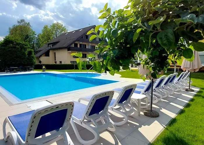 Sport Manca Garni 라도블리차